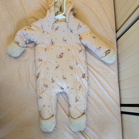 GAP Cream Floral Kids Footie Winter - Picture 1 of 4